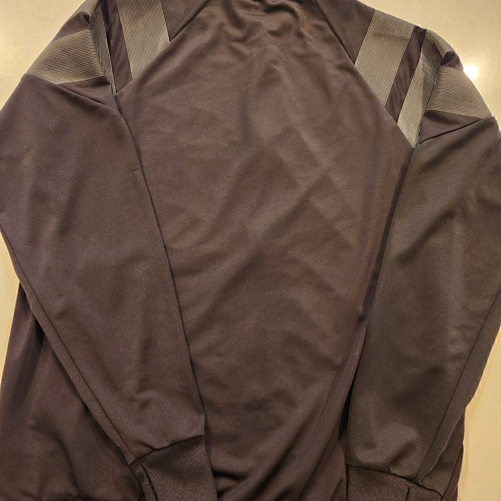 Adidas mens lightweight zip front jacket. Size L - Picture 5 of 5